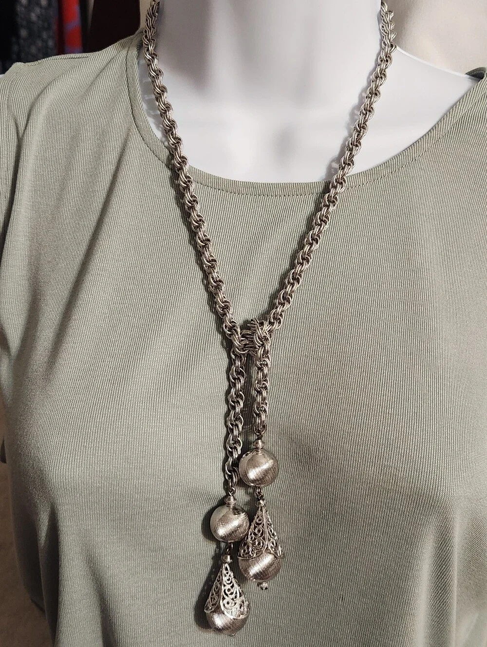 Monet vintage necklace